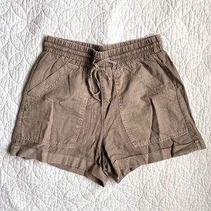 Target - Universal Thread Women's High-Rise Tie Waist
Utility Shorts - Brown XS